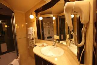 Отель President Resort Hotel Кишинёв Стандартный двухместный номер с 2 отдельными кроватями-4